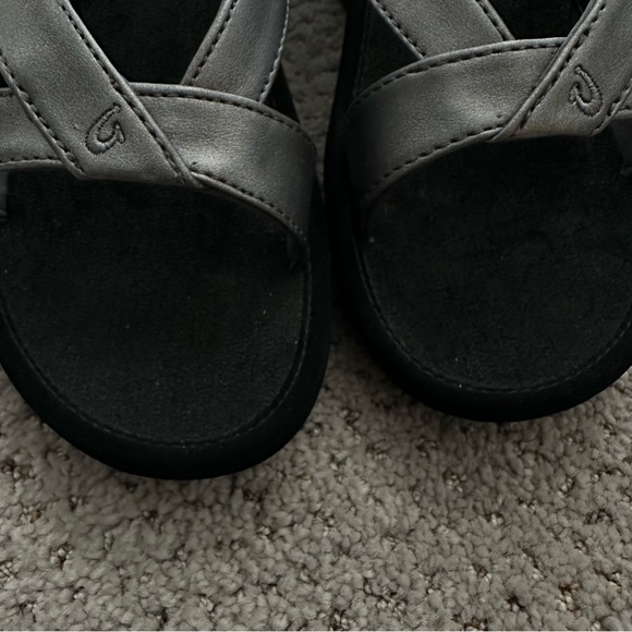 OluKai Women's Metallic Silver and Black Sandals - Picture 4 of 12